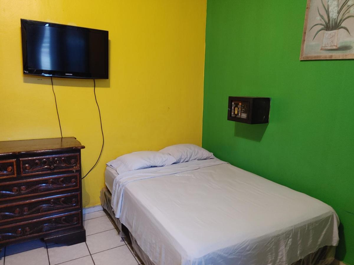 Hotel La Guacamayos La Ceiba Chambre photo