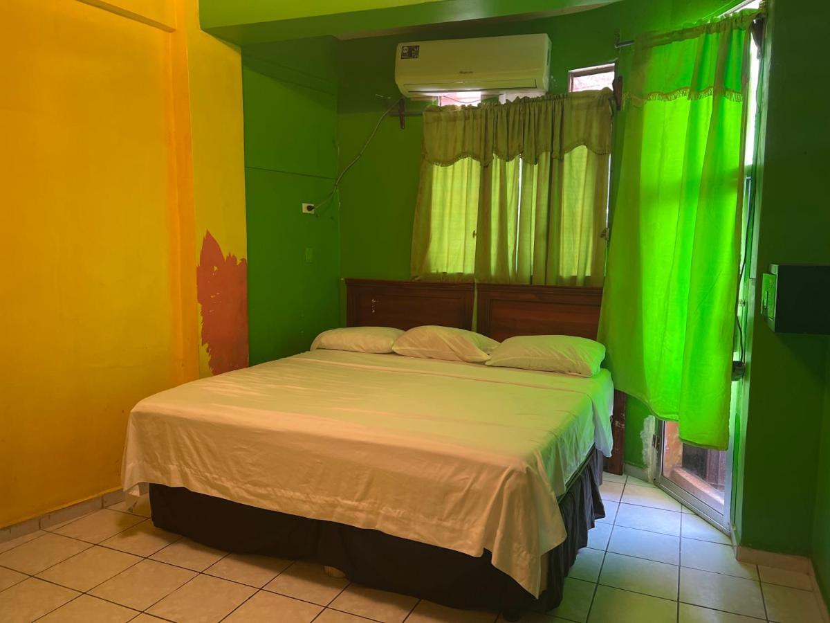 Hotel La Guacamayos La Ceiba Extérieur photo